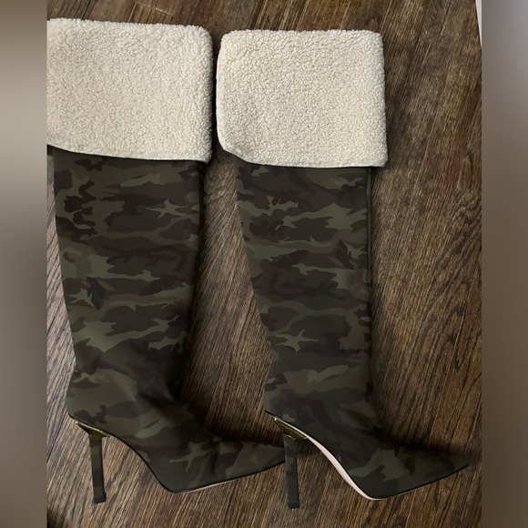 NWOB Good American High Kickstand Camo Over The Knee Boots - Picture 2 of 3